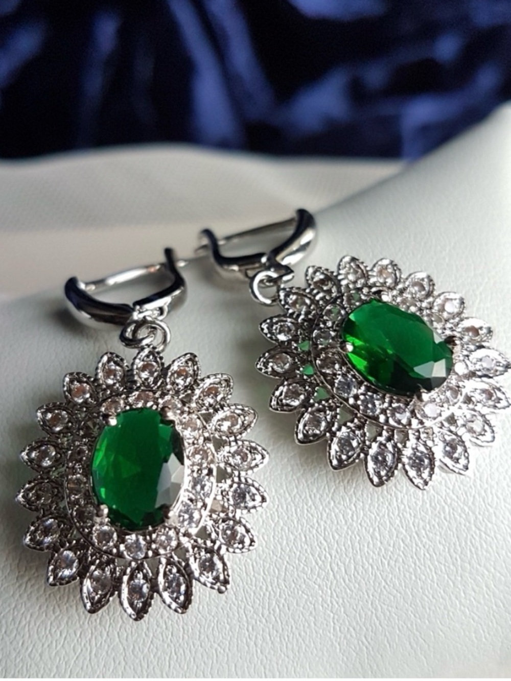 Swarovski Elements 925 Sterling Silver Emerald Green Flower Earrings NEW